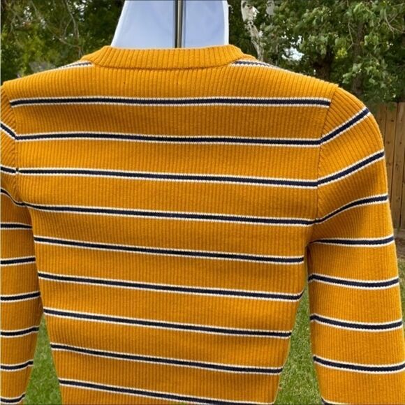 Take 50% OFF- Forever21 Striped Croptop Sweater, Size-S - Picture 4 of 5